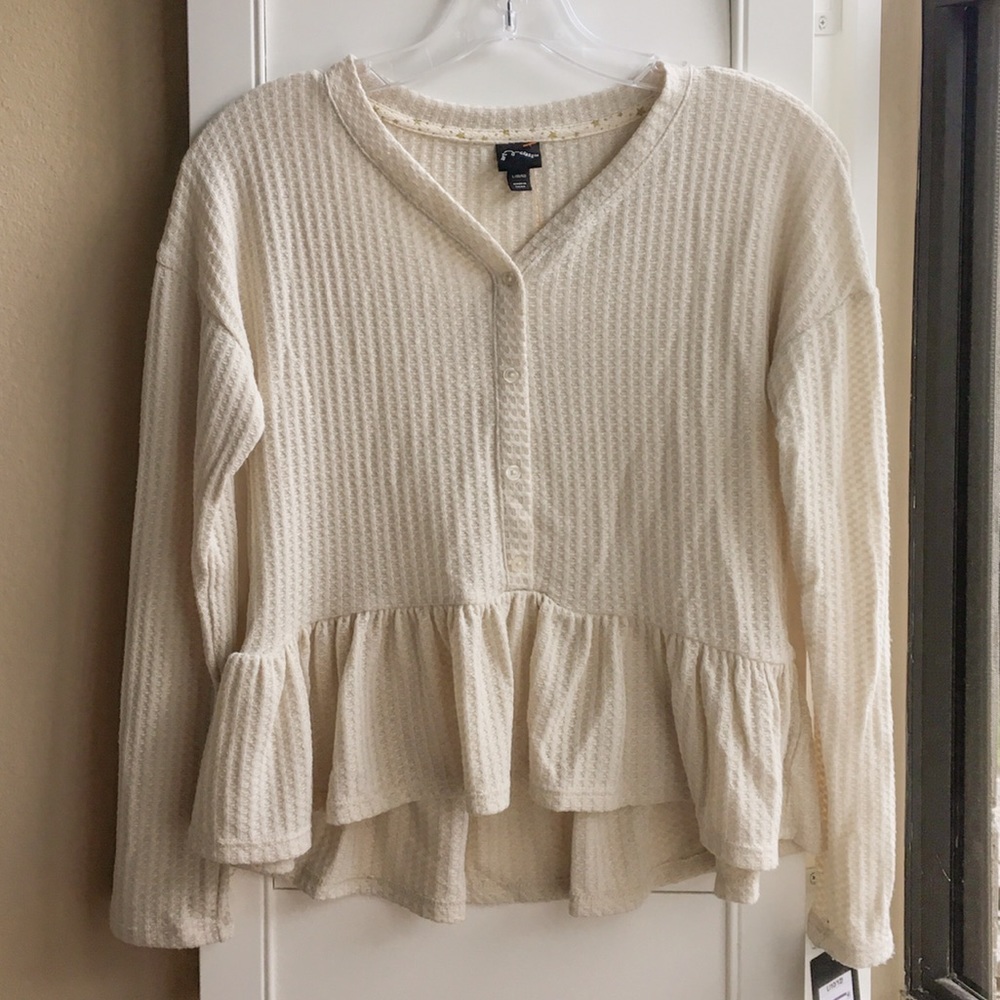 Large off white long sleeve top from art class